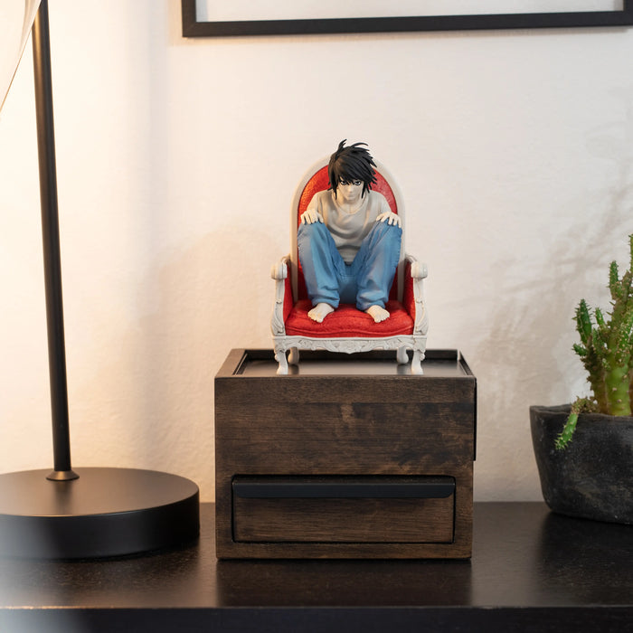 Death Note Sammelfigur L im Sessel