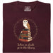 When in doubt, go to the library - Vista principal Camiseta Rojo Oscuro