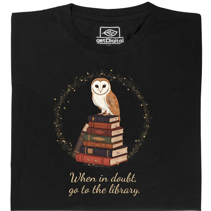 When in doubt, go to the library - Vista principal Camiseta Negro